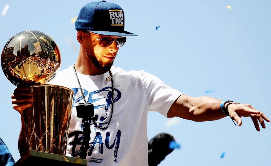 表现优于预 表现优于预