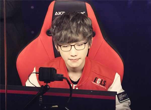 蒙娜丽莎手 蒙娜丽莎手